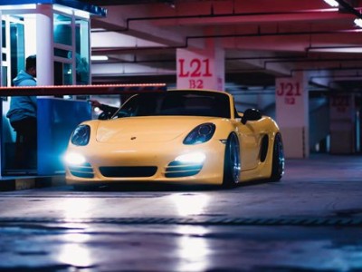 Yellow Porsche Boxster airstruts low lying style