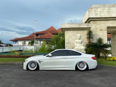 Indonesian white BMW 4 series Air struts extreme state