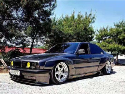 Innovative BMW E34 airstruts very low profile