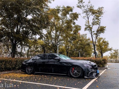 Black Mercedes benz C Airstruts Extremely Low Profile