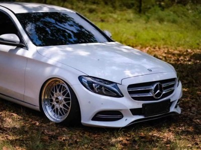 Cool figure of white Mercedes-Benz C Airstruts
