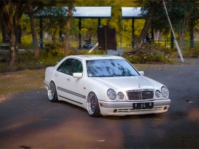 Rare White Mercedes E55 Airstruts from Indonesia