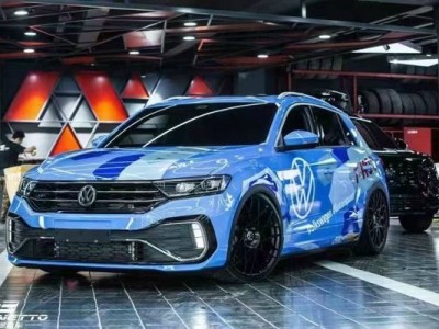 Stylish blue Volkswagen TROC Airstruts low-slung build