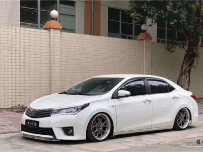 Trendy posture Toyota Corolla Air struts performs low lying charm