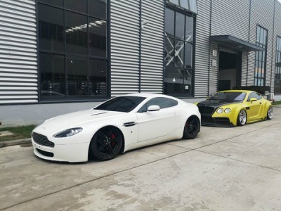 Supercar Aston Martin Air struts Super Stance