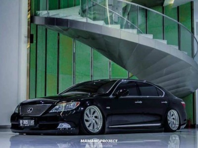 The picturesque Lexus LS600 Air struts super beautiful effect
