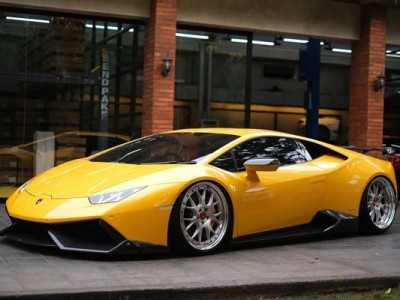 Prestige yellow Lamborghini Huracan Air struts hit Indonesia