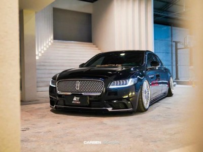 Handsome Lincoln Air struts low-profile modified style