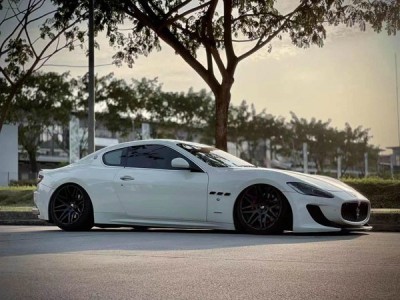Indonesian Maserati Gran Turismo Air struts low lying display