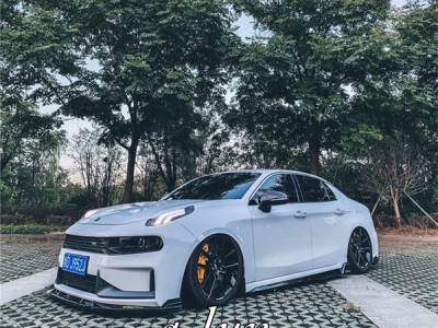 Elegant white LYNK 03 Air struts fall in love with low profile