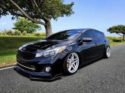 Puerto Rico KIA K3 Air struts low lying display