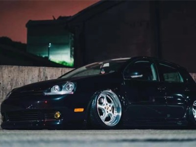 Ultimate Performance in Suspension: Air Struts for Volkswagen Golf 5
