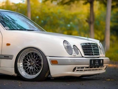 Unleashing Performance: The Transformed Mercedes-Benz E55 W210 with Air Suspension