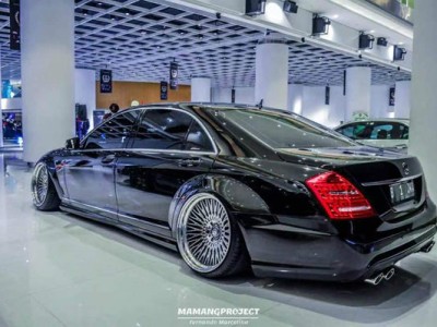 The Benz S-class w221  Air Suspension Modification